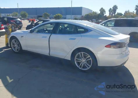 2013 Tesla Model S Performance z USA, uszkodzony, nr VIN 5YJSA1CP8DFP24398